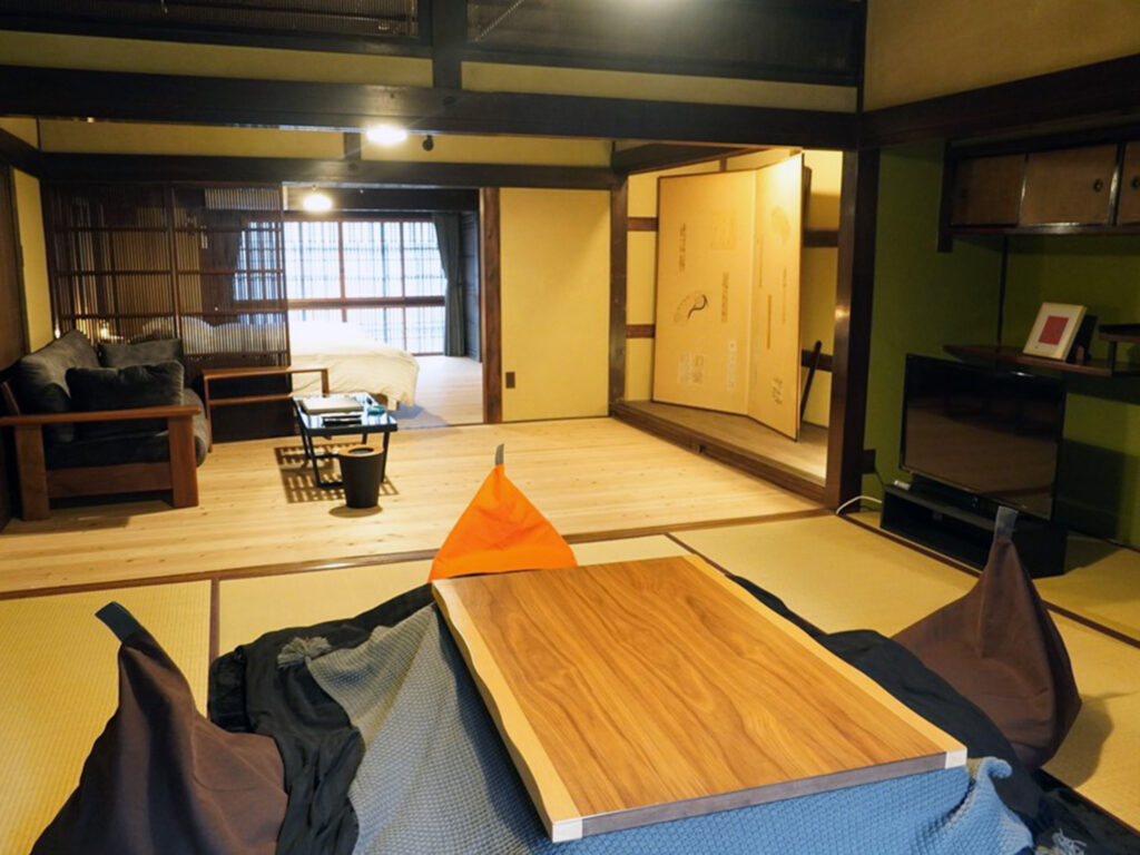 山崎旅館Q　三間続きの座敷を使った広い部屋「翡翠」