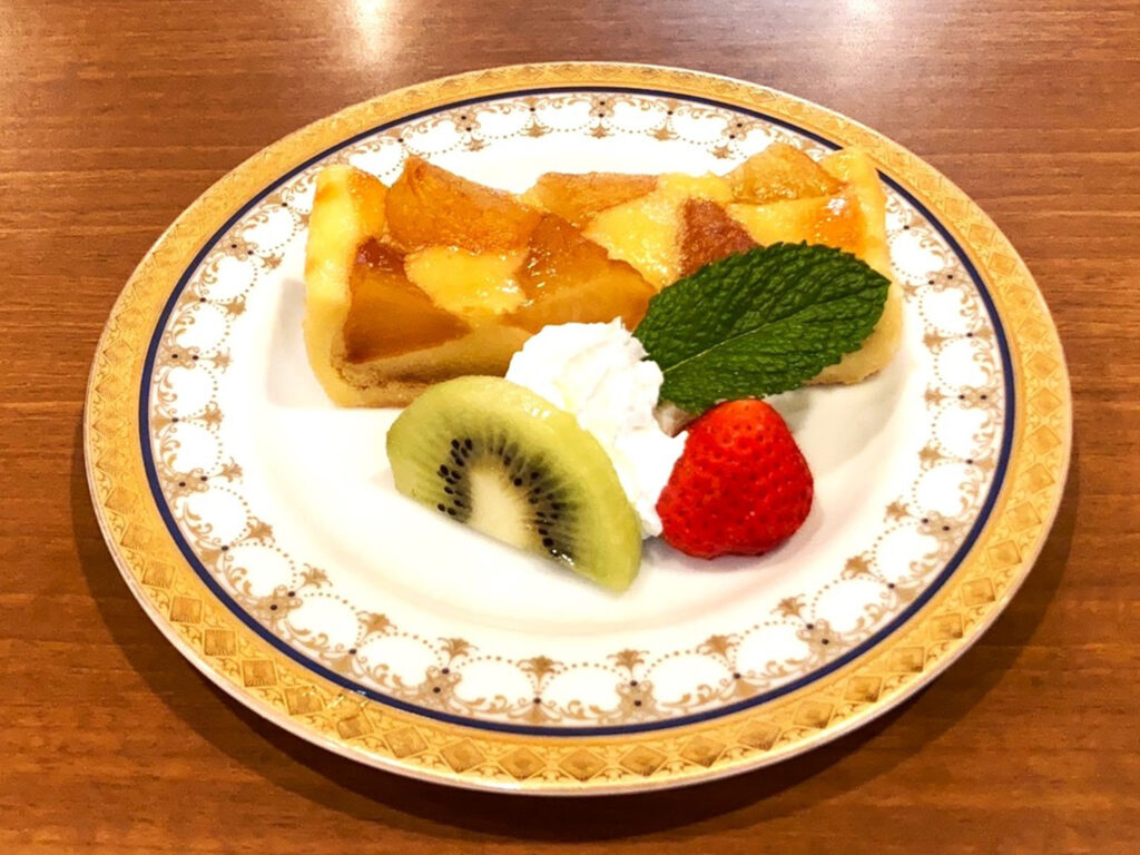 尼崎 隠れ家 カフェ「ぎょもん」
『りんごのタルトセット』　750円