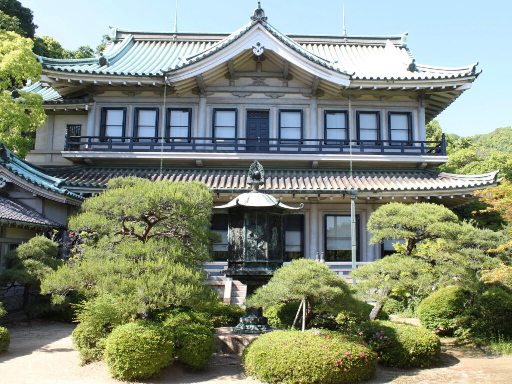 神戸・住吉山手の閑静な住宅街に佇む『白鶴美術館』