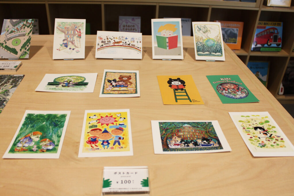 神戸ゆかりの絵本作家など、12名のクリエーターが「こども本の森 神戸」をイメージしたポストカード（100円／1枚）
