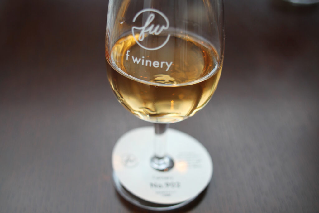 オレンジワインの『f winery 902』は 大阪産デラウエアで作っている