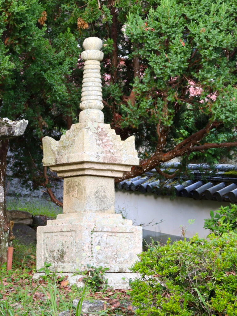 宝篋印塔（国指定重要文化財）／総高208.3cm、鎌倉時代後期