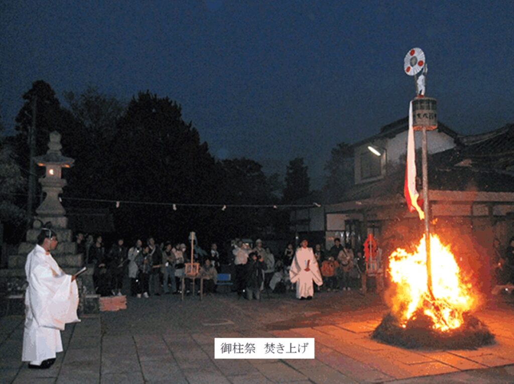 写真提供：『廣峯神社』
御柱祭（11月15日）／夕刻に行われる、幻想的で神秘的なお祭り
