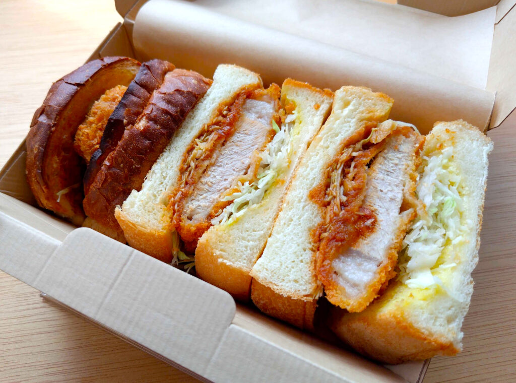 『四元豚の厚切りロースカツトーストサンド』（1,400円）