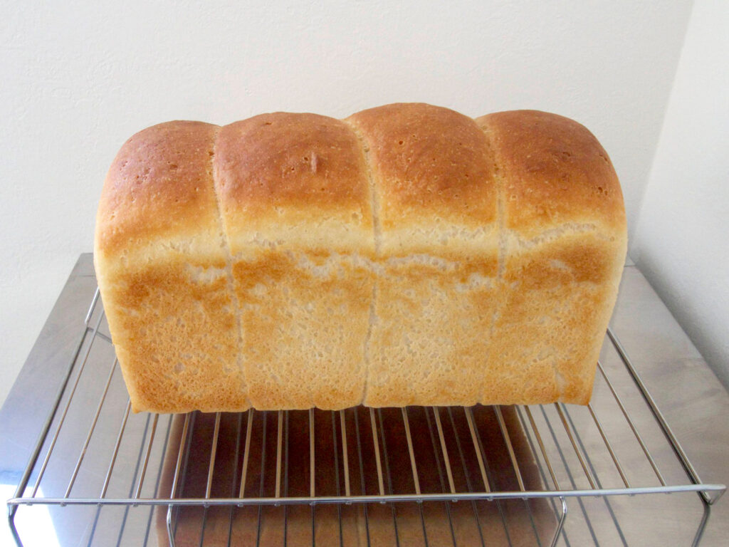 『山食パン』- 国産米粉や厳選素材を用い、小麦・乳・卵・ナッツ不使用で作られた健康志向のパン