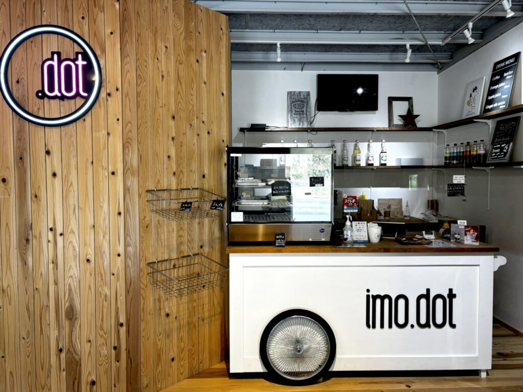 サツマイモの焼き芋やアイスクリームを販売している『imo.dot』