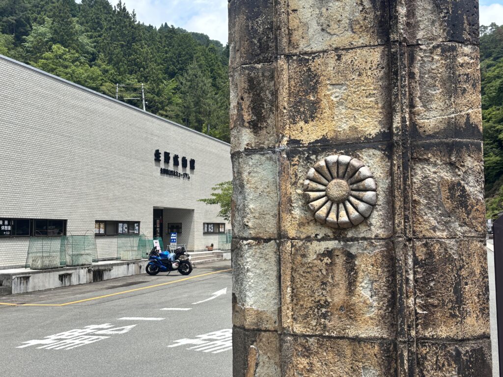 生野銀山は明治新政府の管理下に置かれ、後に宮内省の管轄となった歴史がある