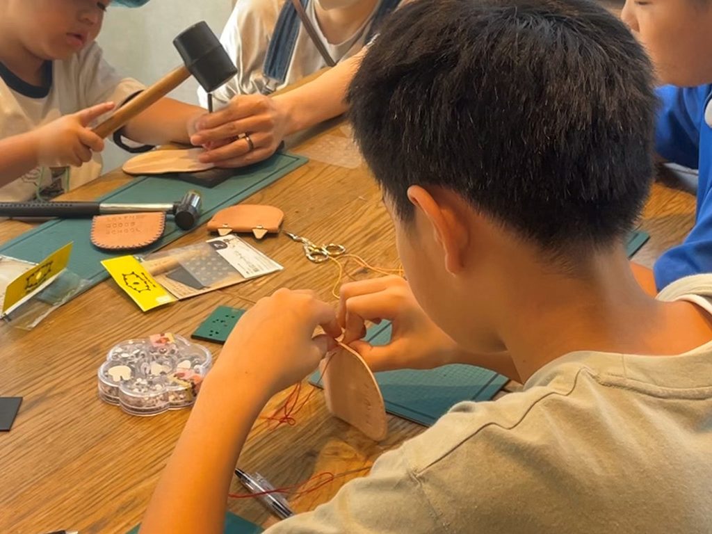 本革コインケース作成風景