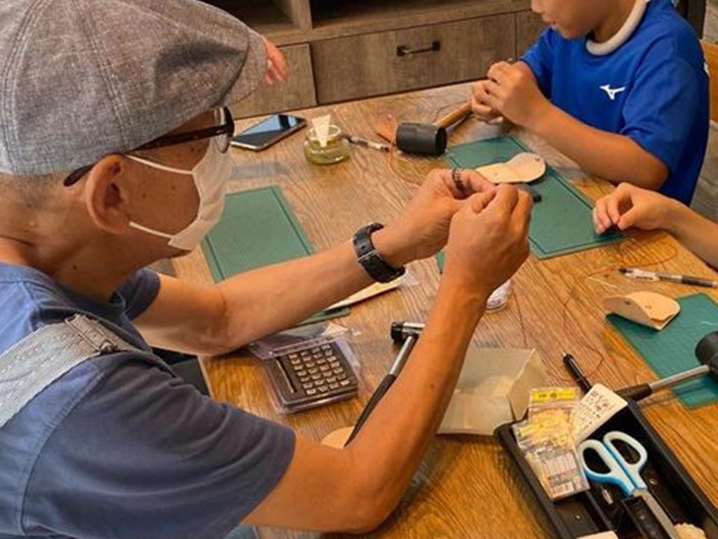 本革コインケース作成風景